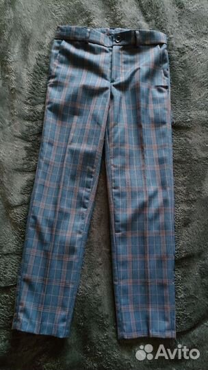 Жилетка, брюки и бабочка