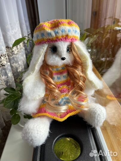 Игрушка ручной работы Зайка