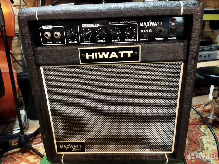 Басовый комбоусилитель Hiwatt Maxwatt B15 8