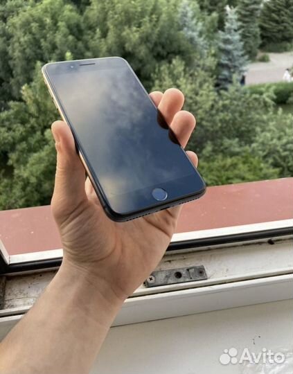 Телефон iPhone 8 plus