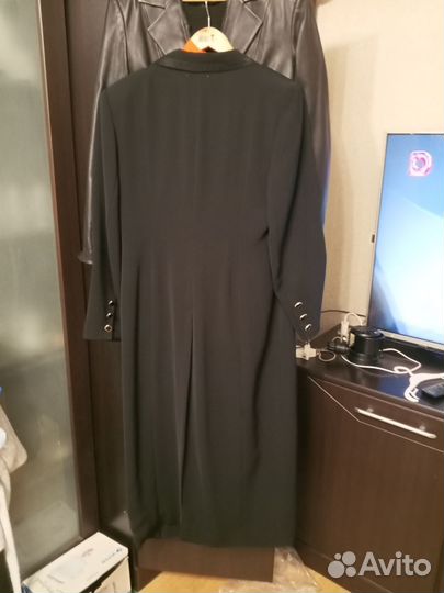 Кожаный плащ и кардиган очень стильно смотрится