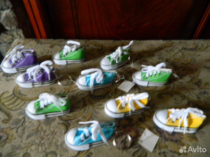 Брелки - кеды (см.фото)