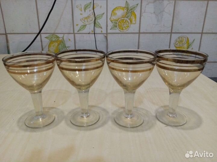 Фужеры и рюмки цветного стекла