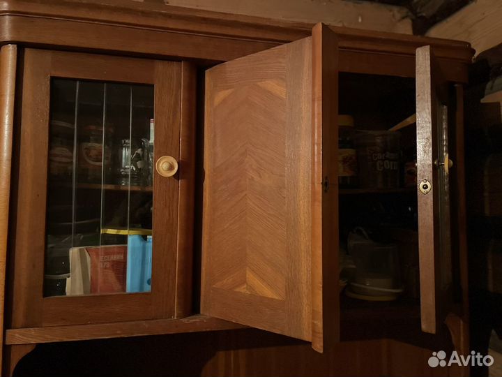 Старинный шкаф буфет