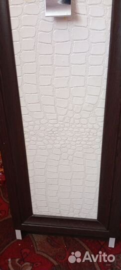 Туалетный столик с откидным зеркалом