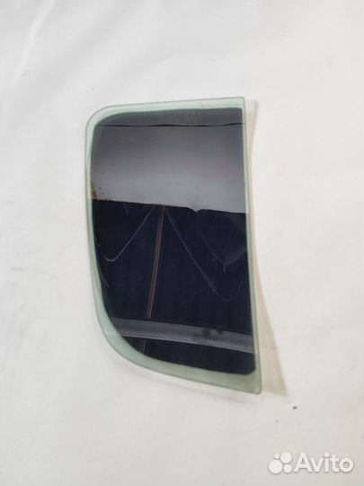 Стекло заднее правое Renault Sandero