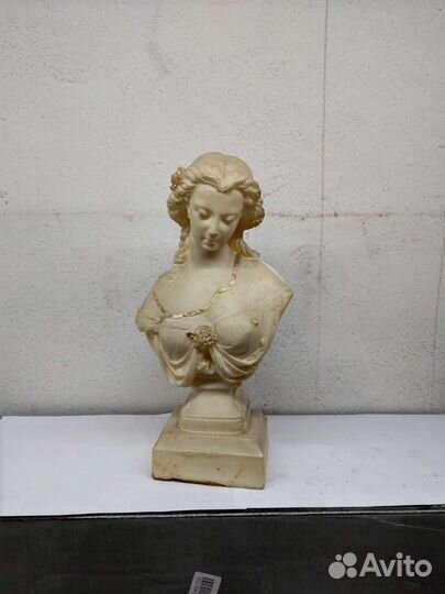 Винтажная статуэтка-бюст Девушки СССР
