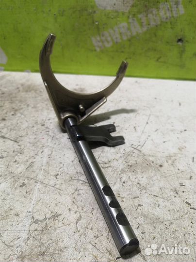 Вилка включения передач Рено Флюенс 10-17