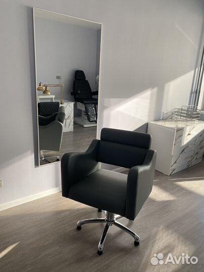 Модель на наращивание волос