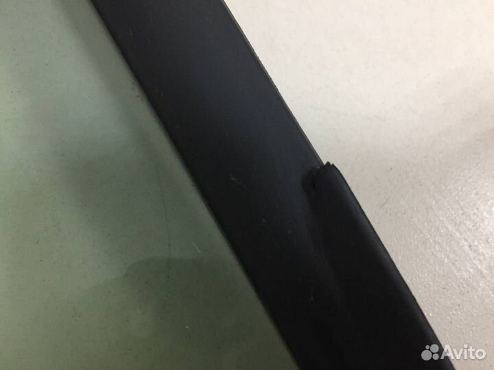 Стекло двери задней правой форточка Volkswagen Pol