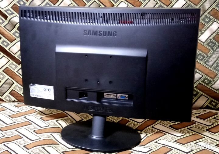 Монитор Samsung e2320