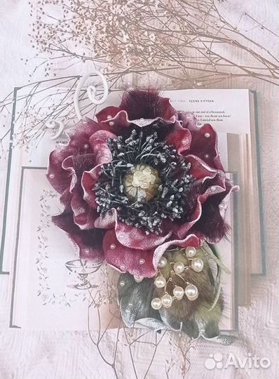 Брошь цветок из замши Заснеженный мак