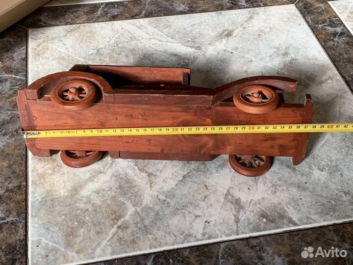 Ретро машинка авто Европа дерево