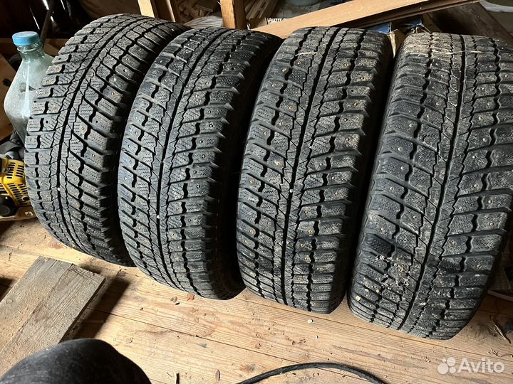 Зимняя резина 205 55 r16 шипованая бу с штампами