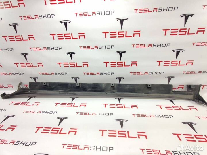 Накладка порога рокерной панели Tesla Model X 2019