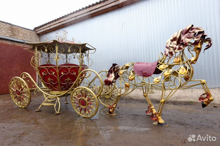 Кованая карета-карусель с лошадкой для детей. маф