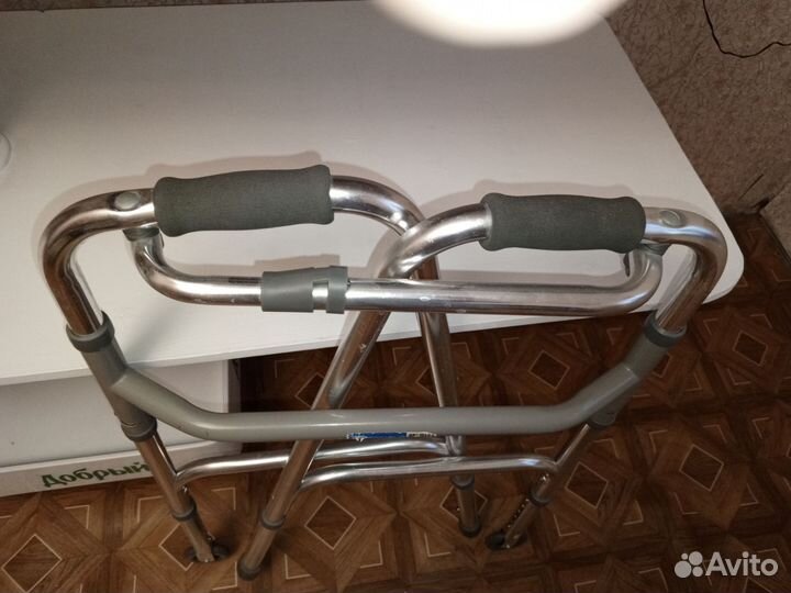 Ходунки для инвалидов на колесах