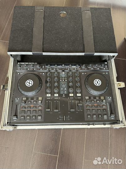 Traktor kontrol s4 mk1 с фирменным кейсом
