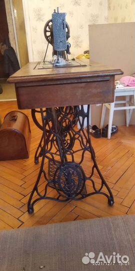 Швейная машинка Singer