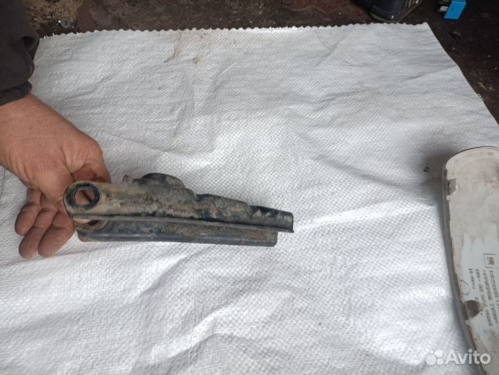 Кронштейн МКПП Renault Logan 2