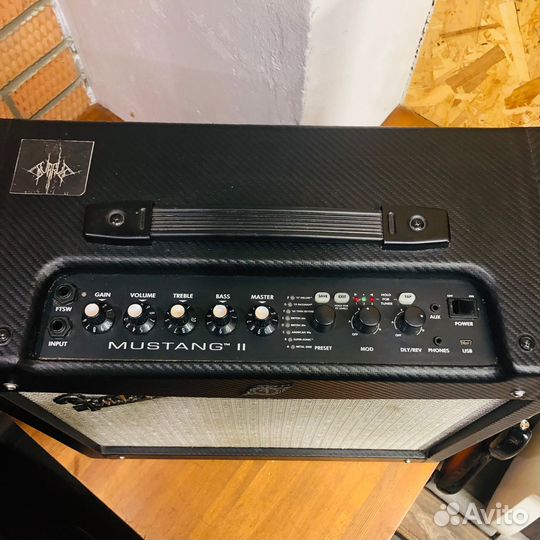 Цифровой комбоусилитель для электрогитары Fender M