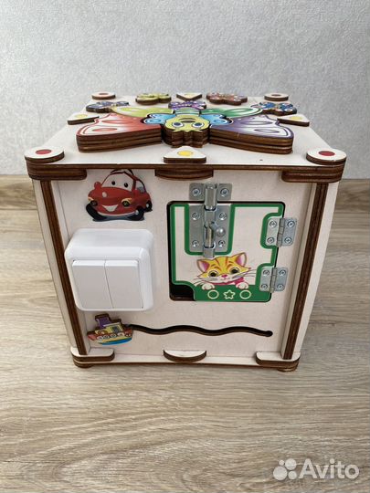 Бизиборд куб