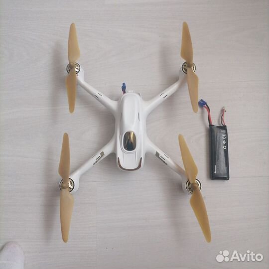 Квадрокоптер hubsan h501s