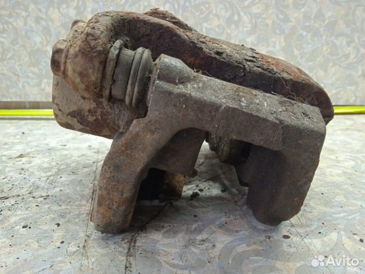 Суппорт передний левый Renault Megane 2 2006