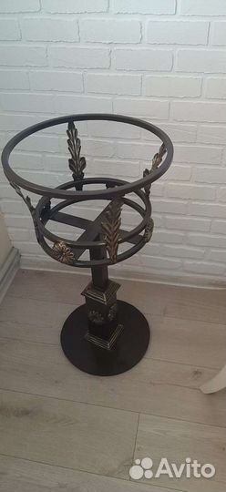 Подставка под цветы металлическая
