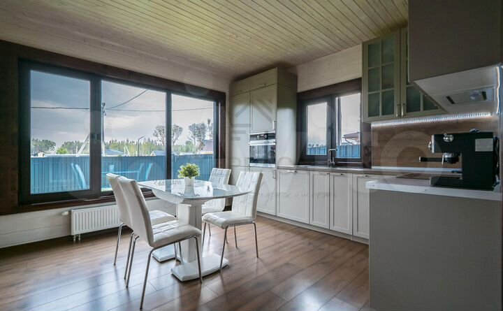 Дом 200 м² на участке 6 сот.