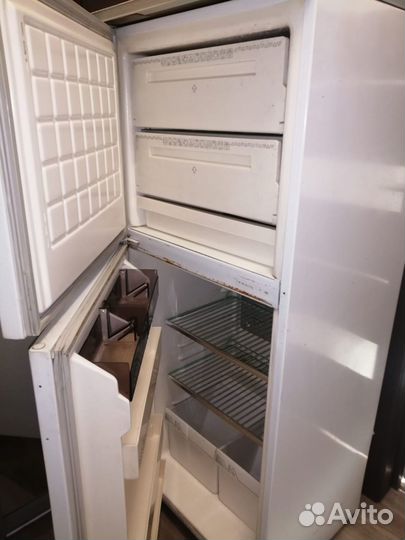 Продам холодильник на запчасти