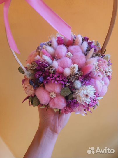 Цветы сухоцветы в корзинке