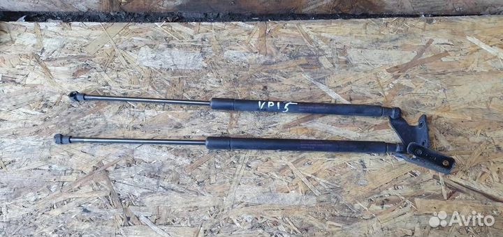 Амортизатор двери багажника Nissan Qashqai (J10)