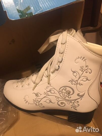 Женские фигурные коньки