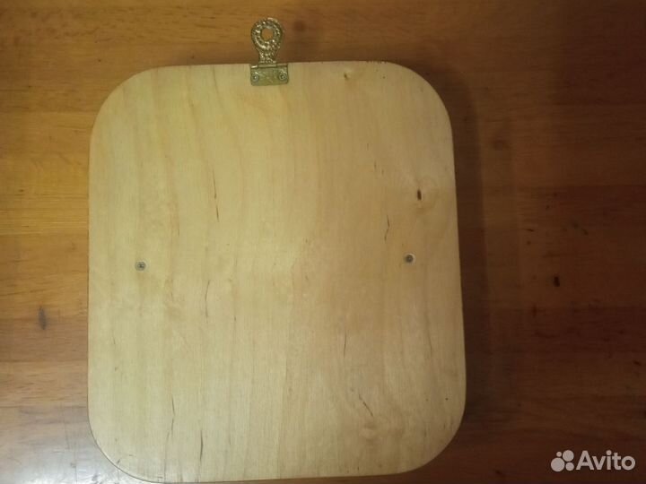 Старинные иконы в киоте