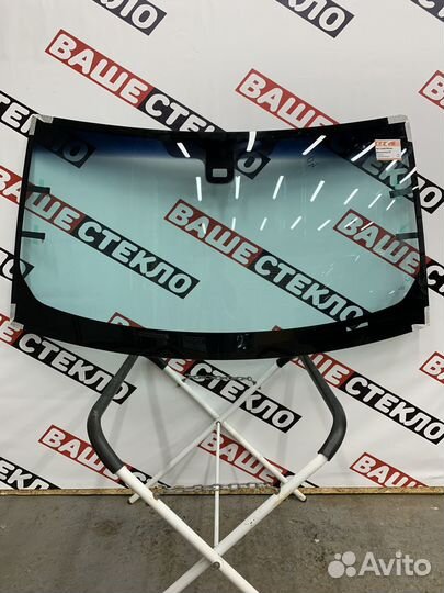 Лобовое стекло Land Rover Discovery 3 с обогревом