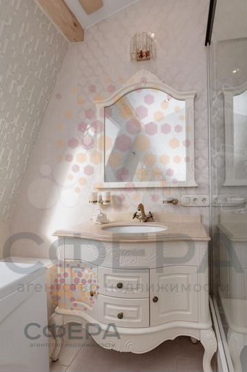 Дом 215 м² на участке 9 сот.