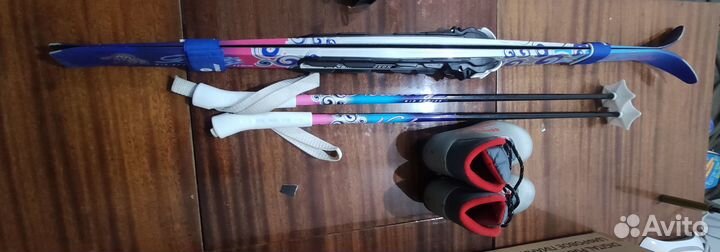 Лыжные ботинки лыжи палки