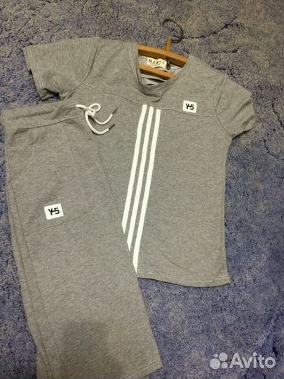 Костюм новый спортивный женский