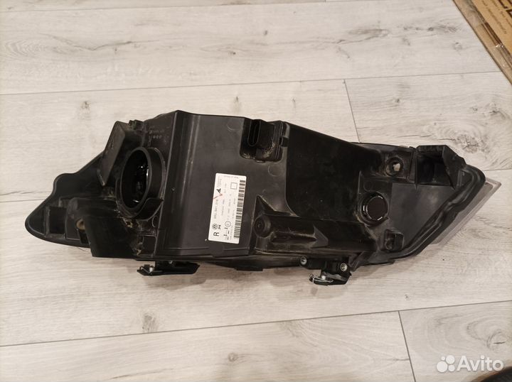 Фара передняя правая Volkswagen Polo Sedan