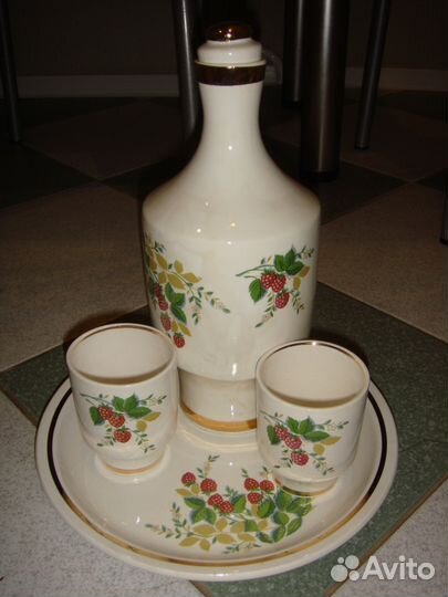 Блюдо, штоф и два стакана