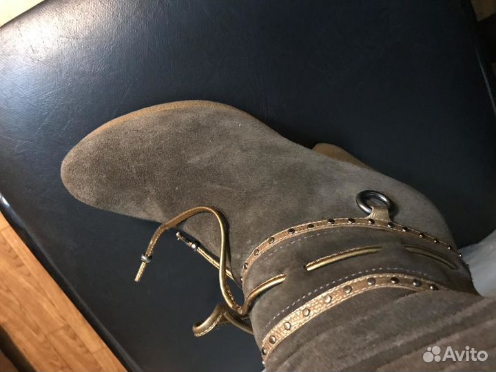 Новые замшевые сапоги