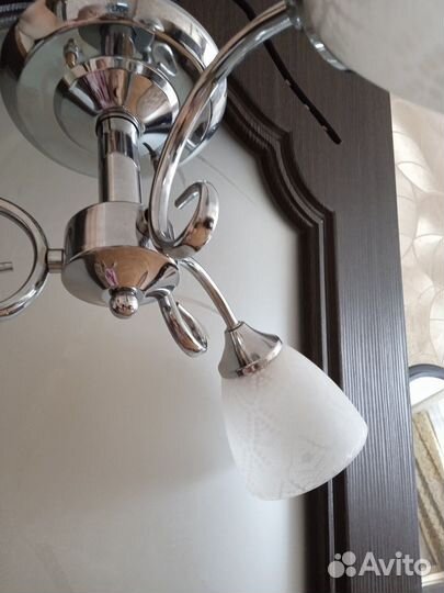 Продам люстру