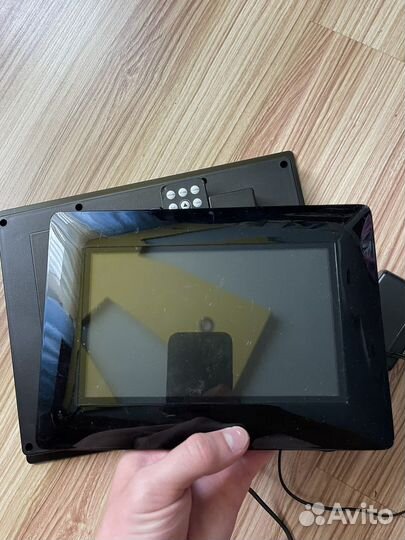 Портативный монитор genius