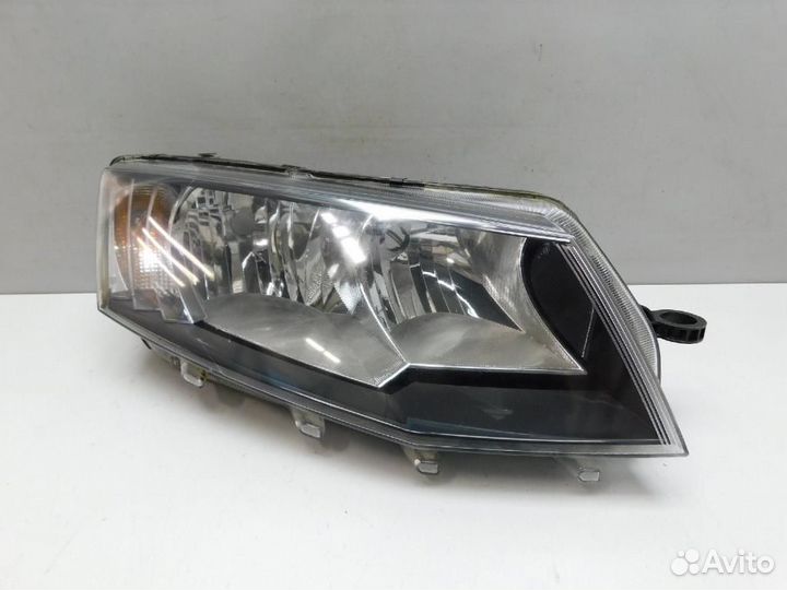 Фара правая Skoda Octavia