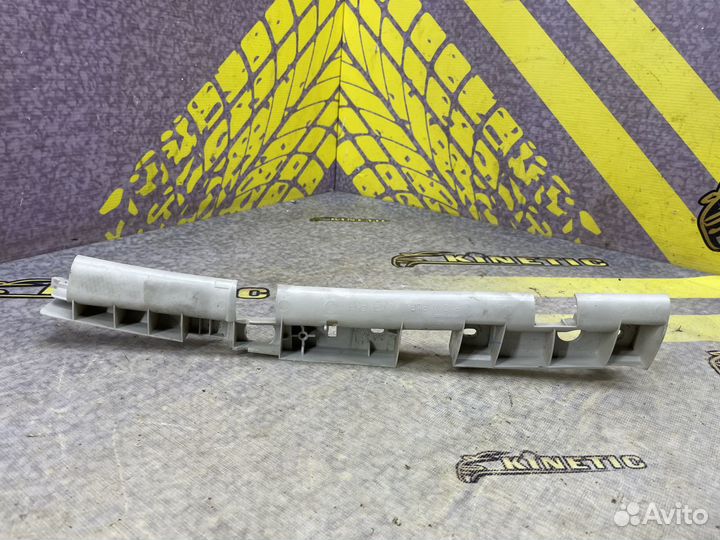 Кронштейн крепления бампера правый Субару Импреза