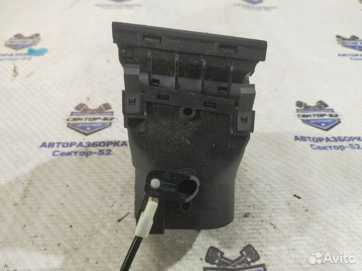 Дефлектор воздушный правый Volkswagen Touareg 1