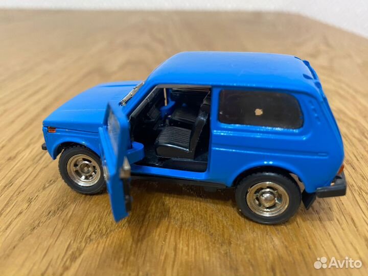 Модель автомобиля Ваз 2121 Нива с прицепом Скиф