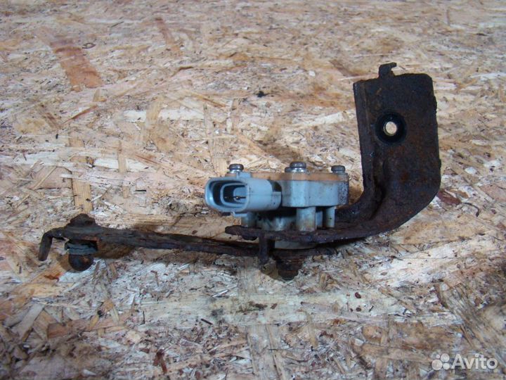 Mazda CX 7 Датчик регулировки дорожного просвета