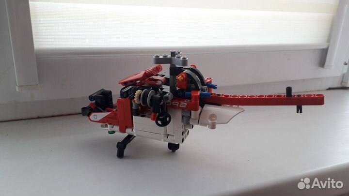 Вертолет спасательный Lego Technic 42092